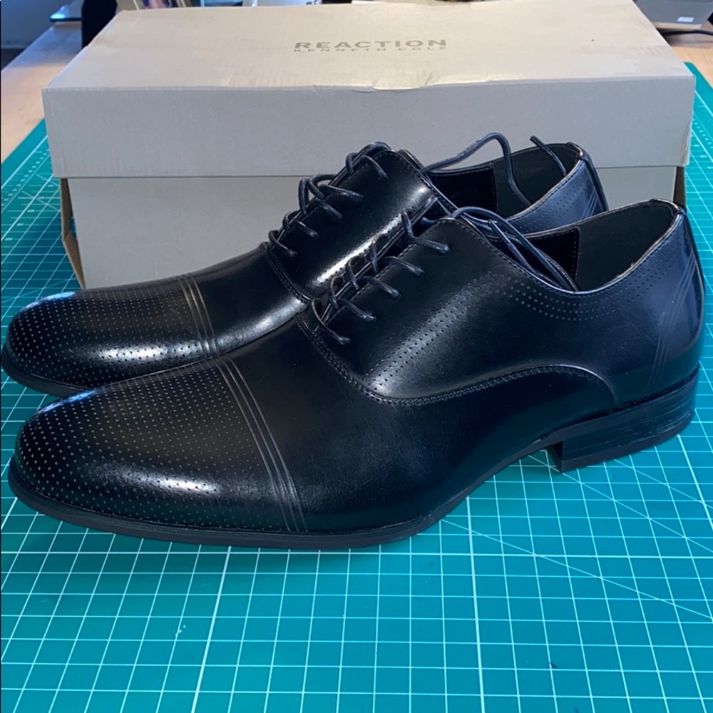 Kenneth Cole BIG WH-EEL-S (Brand New)